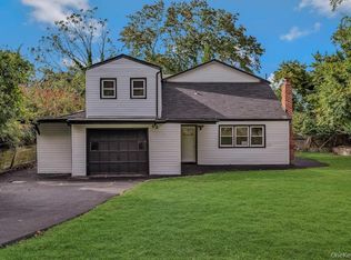 30 Dogwood Rd, Rocky Point, NY 11778