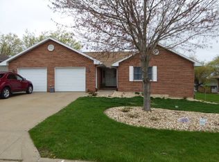 691 Melinda Dr, Peosta, IA 52068