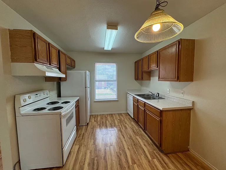 1701 Benttree Dr — Photo 5