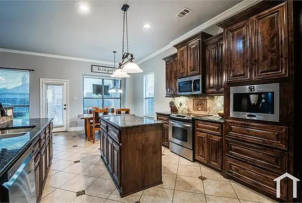 412 Bur Oak Trl — Photo 5