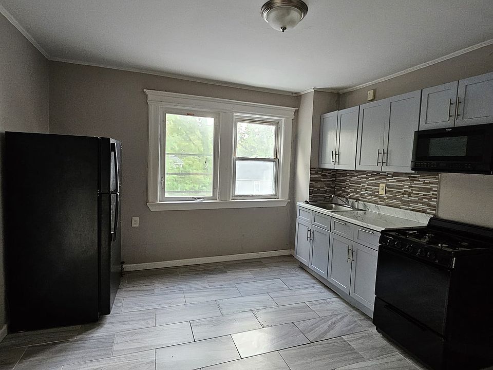 1st image of 17 Arsdale Ter Floor 3
