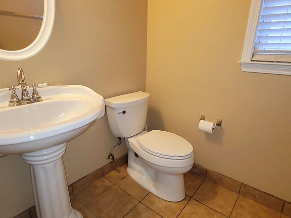5th image of 909 Bendleton Dr