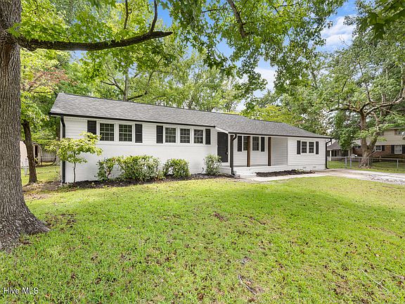 3rd image of 2915 Northwoods Drive