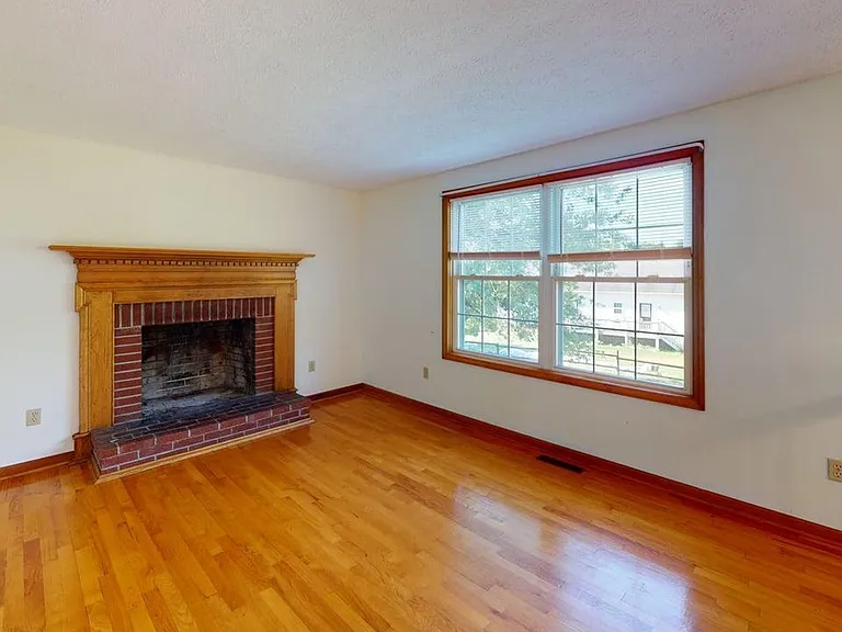 975 Murray Ln — Photo 8