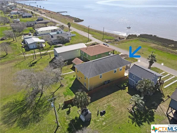 1406 W Bay Ave, Seadrift, TX 77983