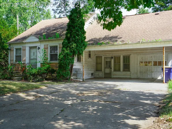 2476 Voorheis Rd, Waterford, MI 48328