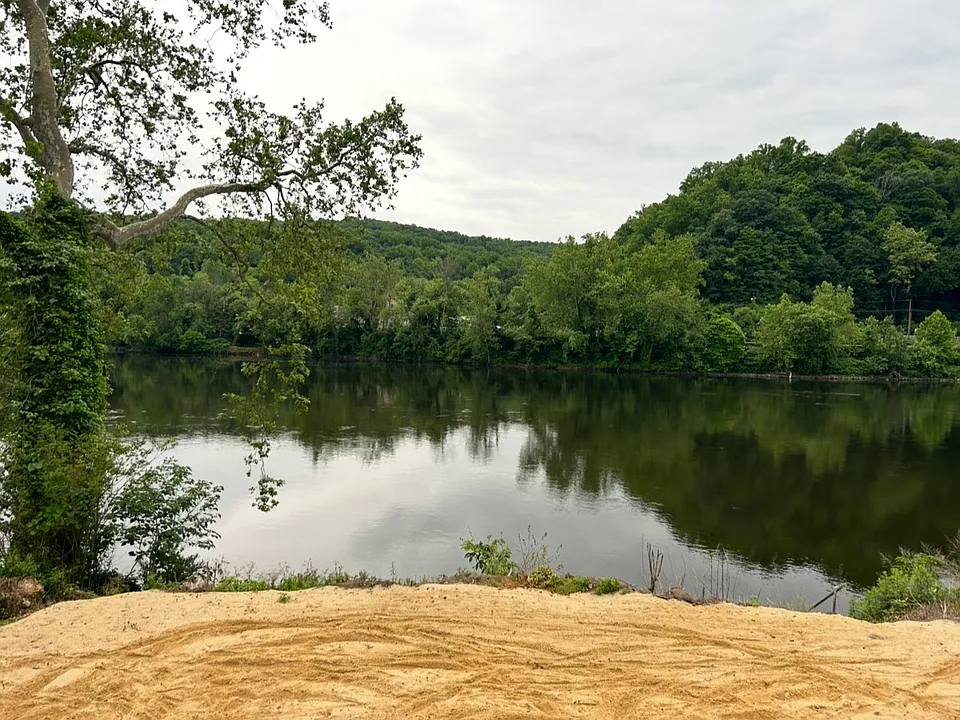 487 River Rd