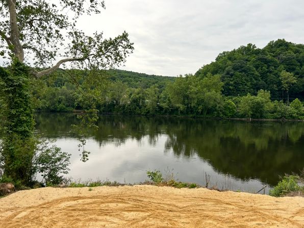 487 River Rd