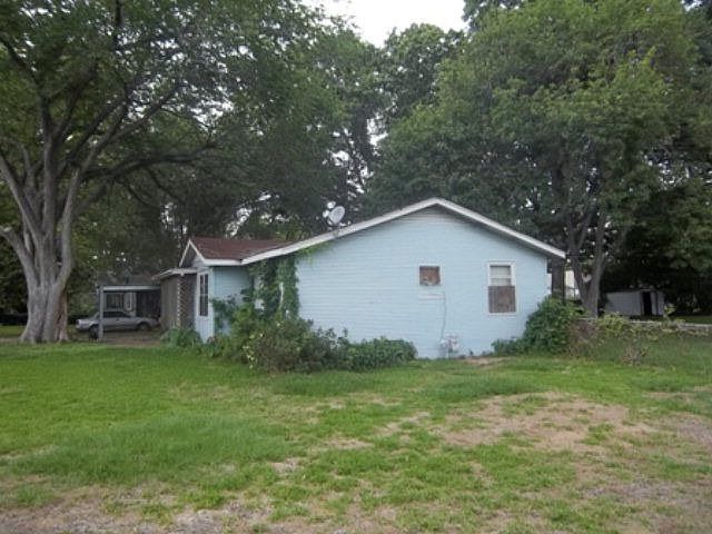 2nd image of 602 Maple St