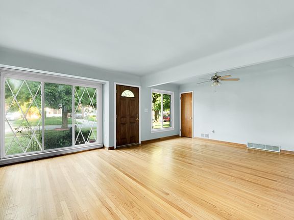 3rd image of 12867 Lenore Ave