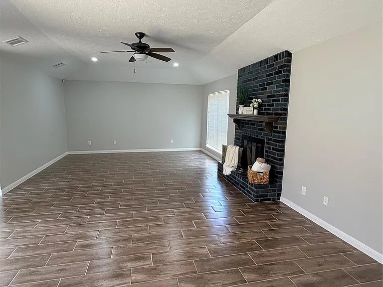 7846 Bankside Dr — Photo 11