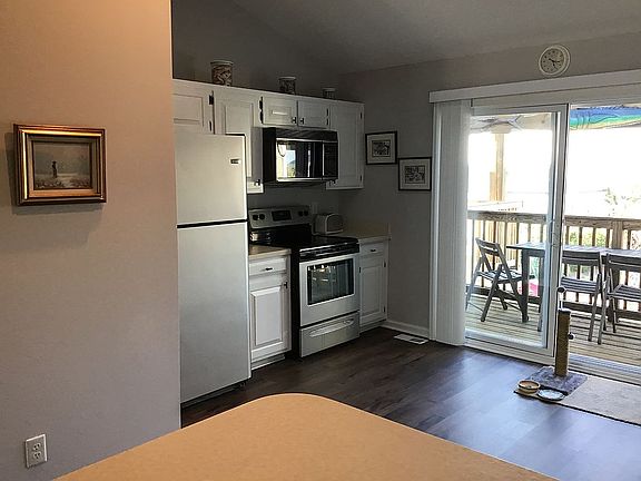Left side kitchen 