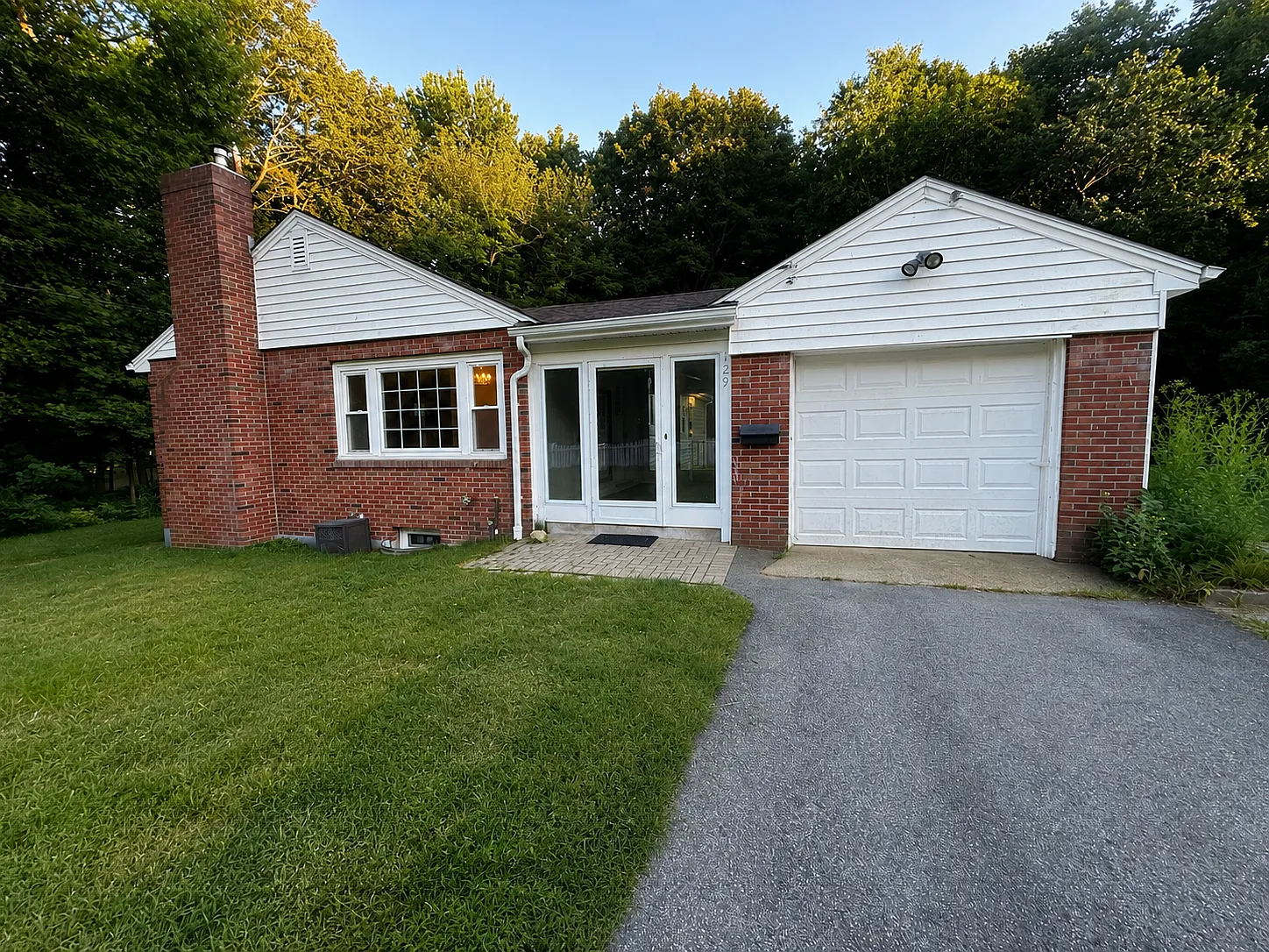 3 bed, 1203 sqft, $3,700 — Photo 2