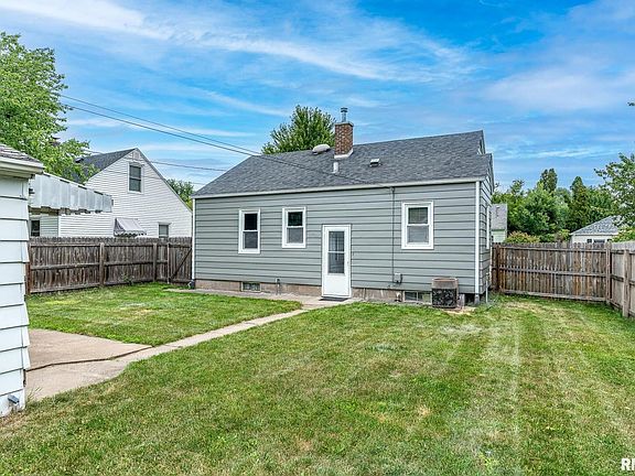 3rd image of 2624 College Ave