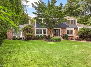 8 E Gate Rd, Long Valley, NJ 07853