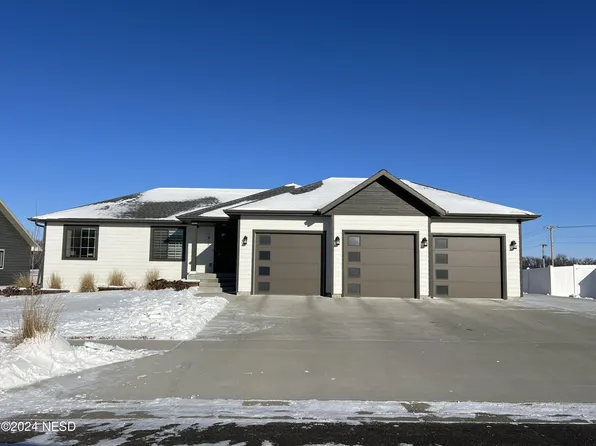 1815 Washington Dr NE, Watertown, SD 57201