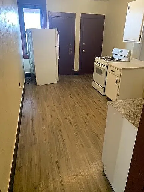 23 Singer Ave #2R