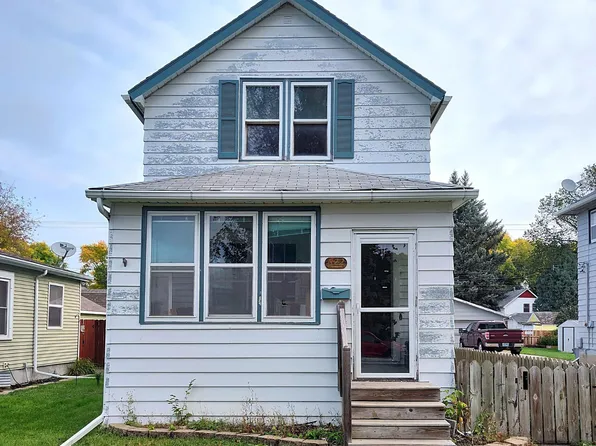 622 N 6th St, Grand Forks, ND 58203