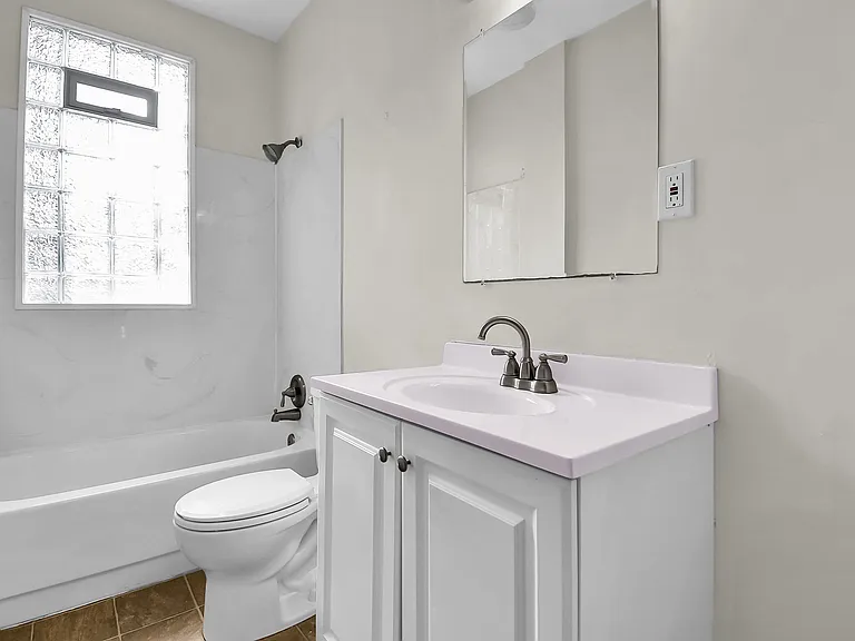 1506 Summit St — Photo 10