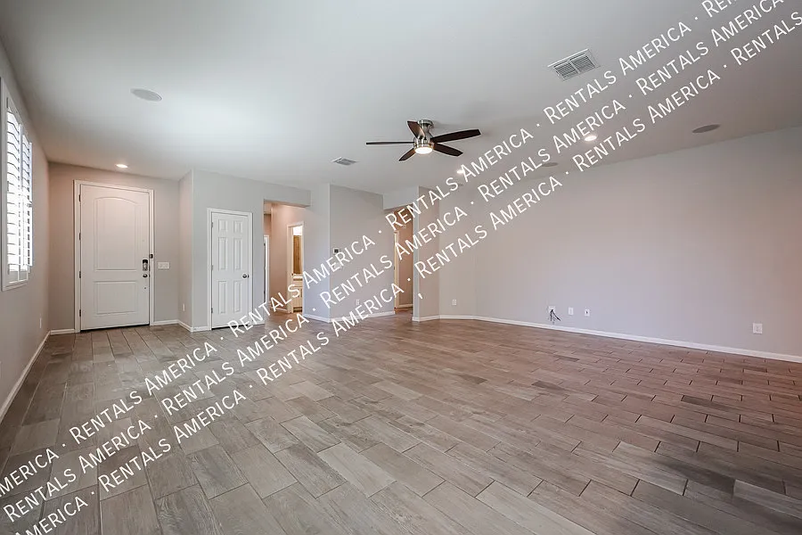 Layton Lakes, 4 Bedroom, 2 Bath — Photo 4