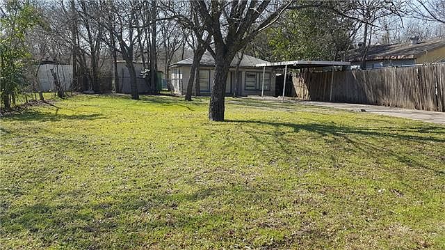 1st image of 407 Myers Cir