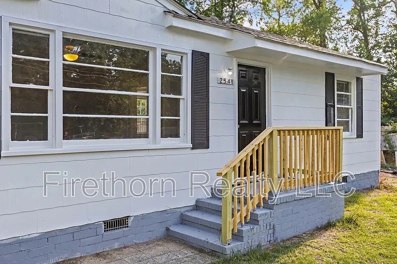 3 bed, 2.0 bath, 1200 sqft, $1,400 — Photo 4