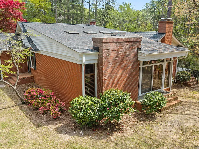225 Arbutus Rd — Photo 64