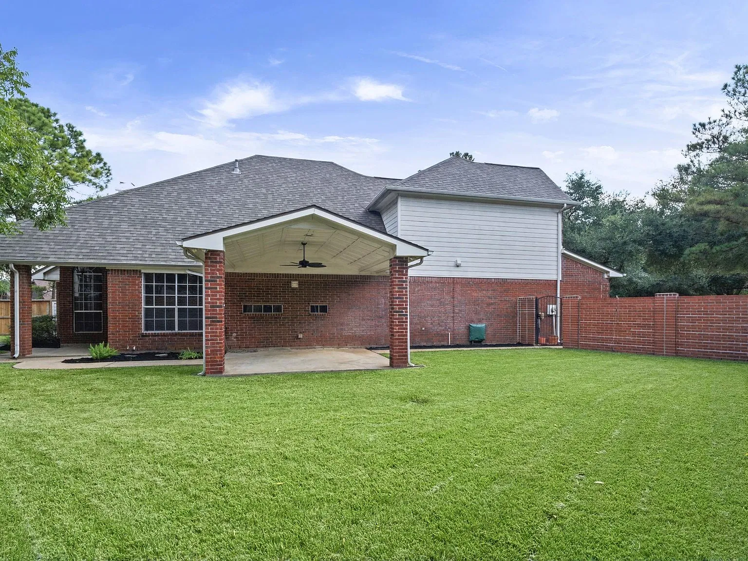 3 bed, 2.5 bath, 2241 sqft, $2,700 — Photo 4