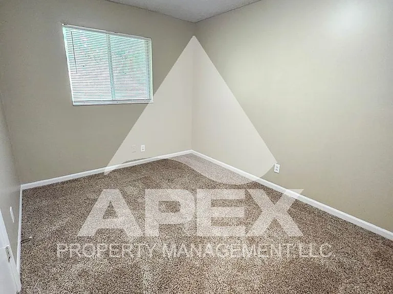 220 Ogle Avenue — Photo 9