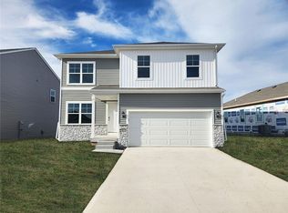 2425 SE Fox Valley Dr, West Des Moines, IA 50265