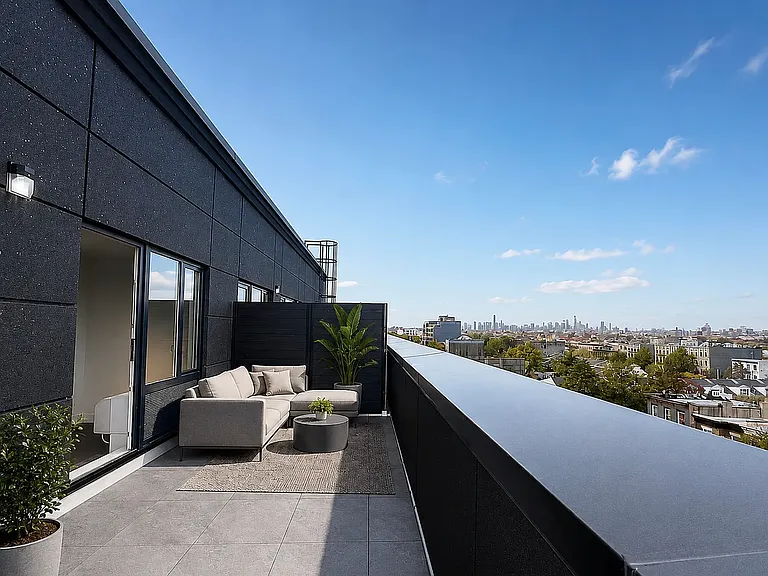 48 Somers St #Penthouse 1 — Photo 2
