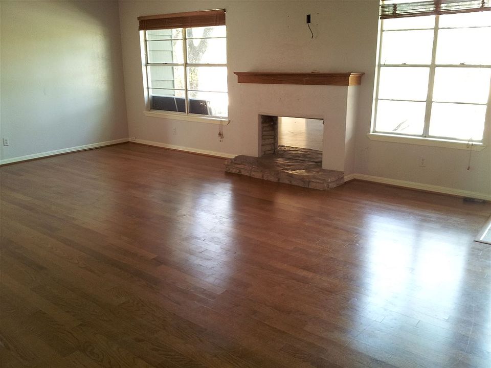 2nd image of 408 Oakhill Dr