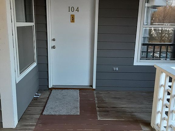 3rd image of 104 Continental Dr #4