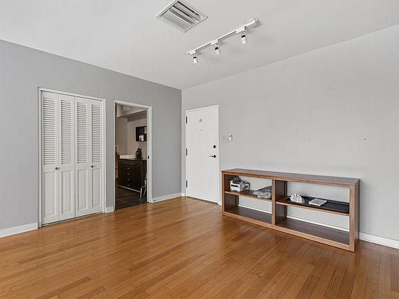 5th image of 2195 Poplar Ave APT 404