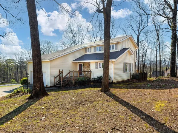 15 Thunderbird Dr, Travelers Rest, SC 29690