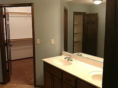 1104 Casey Court - B — Photo 3