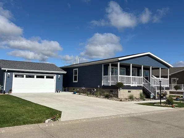 9602 Bishop Dr #55, West Des Moines, IA 50266