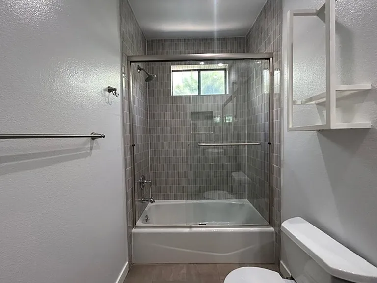 6337 Primrose Ave — Photo 17