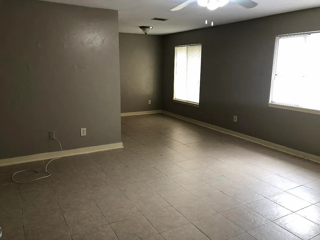 2 bed, 800 sqft, $995 — Photo 3