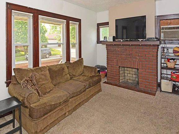 3rd image of 5088 E 114th St