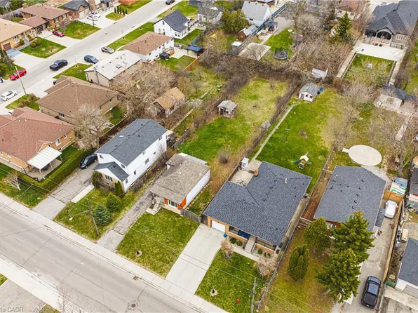 22 Worsley St, Hamilton, ON L8E 2E7