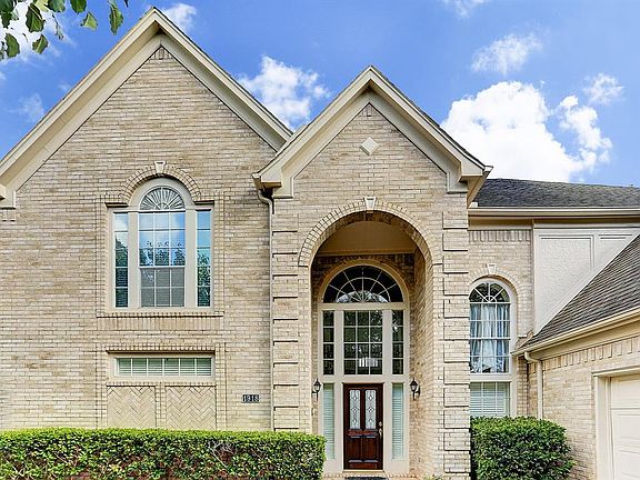 1918 Shoreline Drive presented by Sara Nguyen
