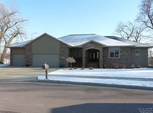 600 N Riverwood Cir, Brandon, SD 57005
