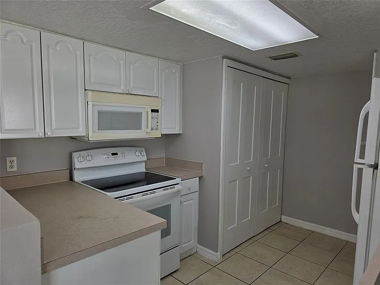 406 Washington Palm Loop — Photo 2
