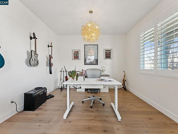 3rd image of 1226 Sierra Trail Rd