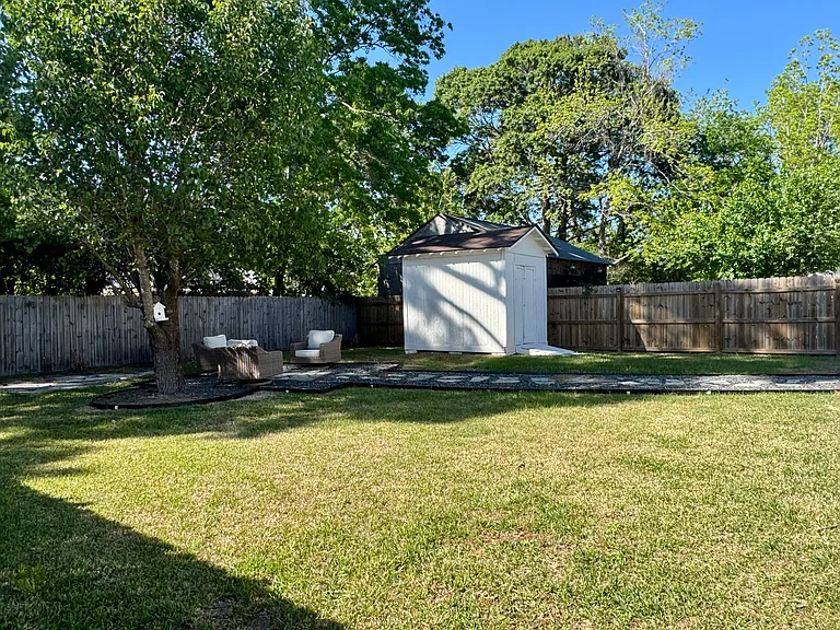 814 Armsway St — Photo 7