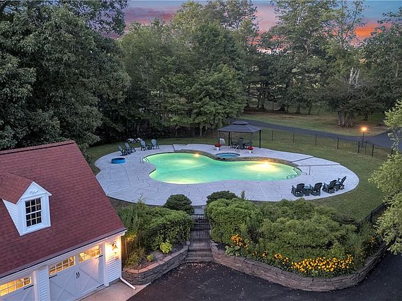 4th image of 1304 Sweet Rd