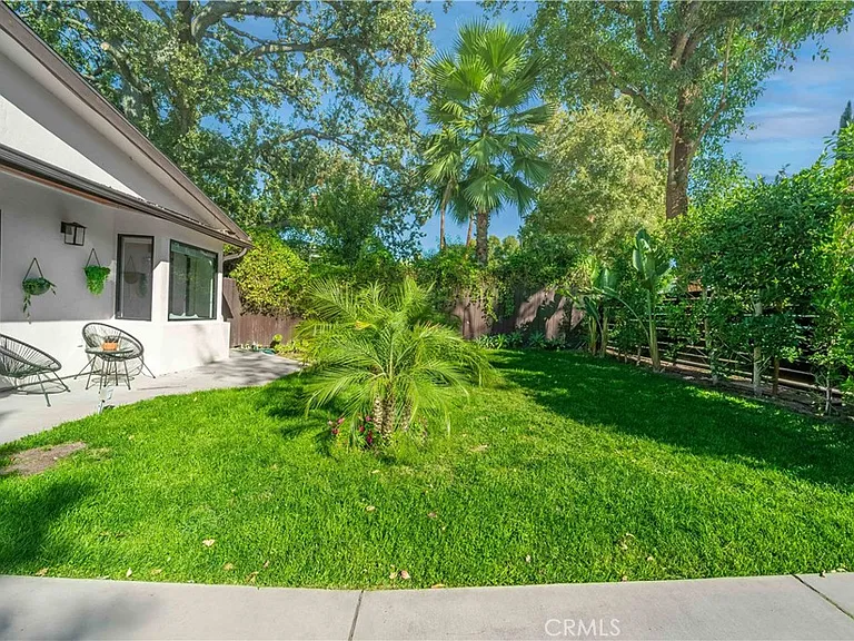 21327 Providencia St — Photo 51