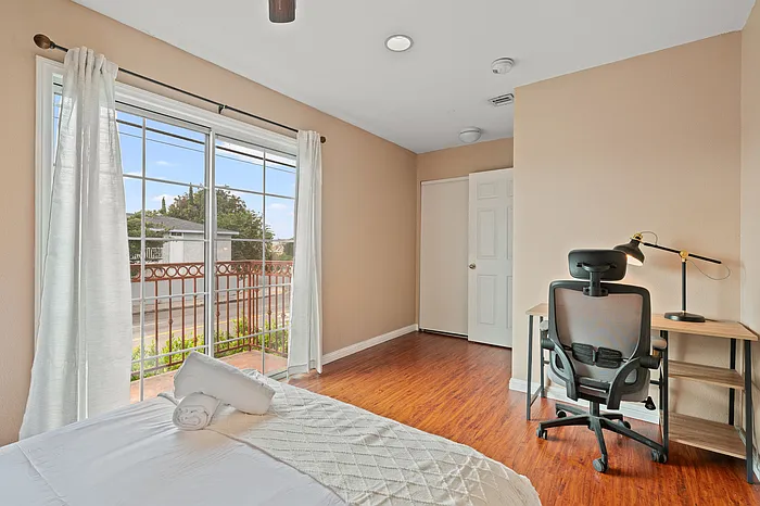 3738 S Normandie Ave #3738 — Photo 12