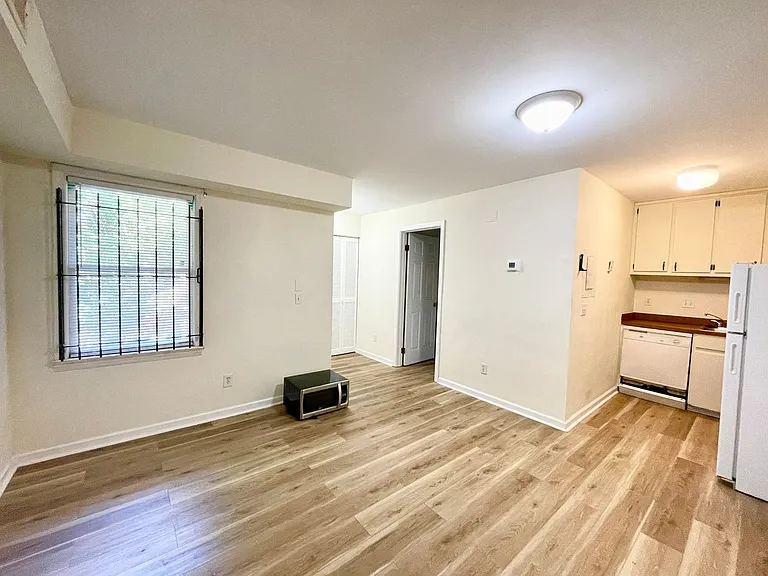 1227 Barnwell St #4 — Photo 6